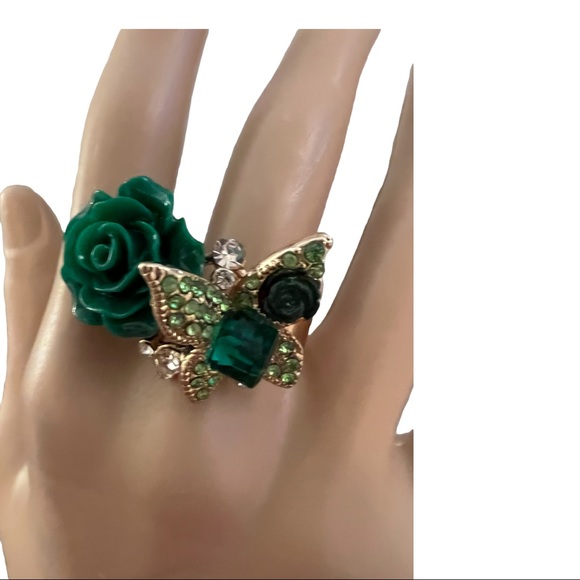 GREEN RESIN ROSE WITH CRYSTAL EMBELLISHED BUTTERFLY RING- - Picture 10 of 14